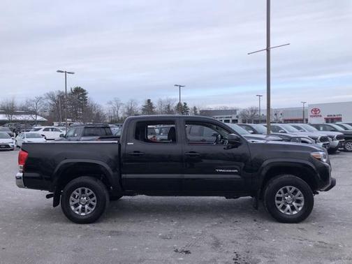 2017 Toyota Tacoma SR5