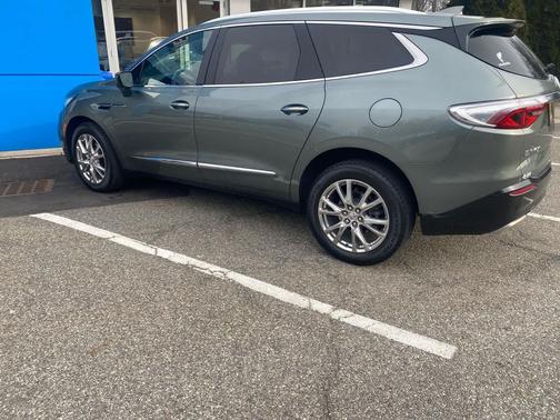 2023 Buick Enclave Essence AWD