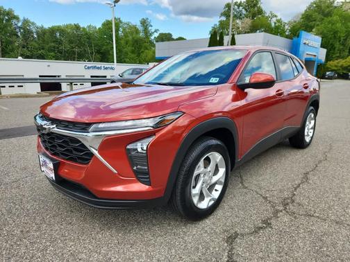 Cayenne Orange Metallic 2024 Chevrolet Trax LS
