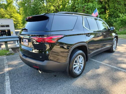 Mosaic Black Metallic 2023 Chevrolet Traverse LT Leather