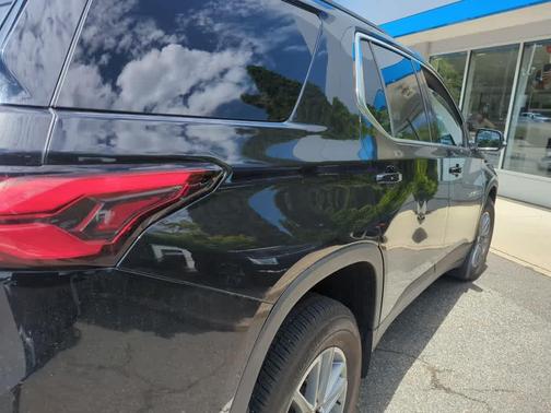 Mosaic Black Metallic 2023 Chevrolet Traverse LT Leather