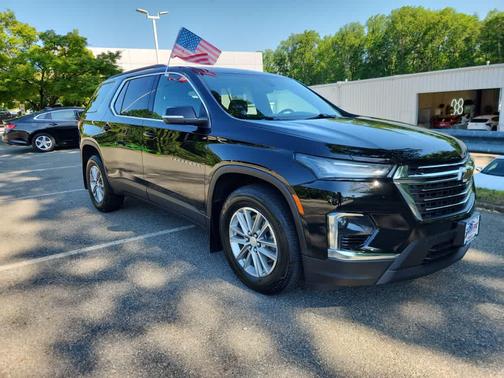 Mosaic Black Metallic 2023 Chevrolet Traverse LT Leather