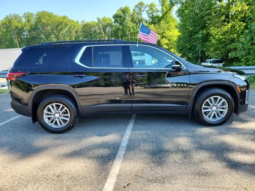 Mosaic Black Metallic 2023 Chevrolet Traverse LT Leather