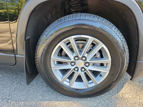 Mosaic Black Metallic 2023 Chevrolet Traverse LT Leather