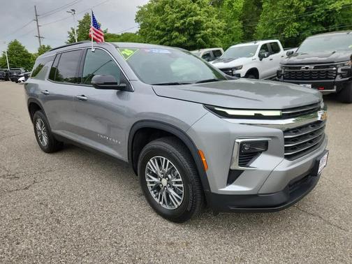 Sterling Gray Metallic 2025 Chevrolet Traverse LT