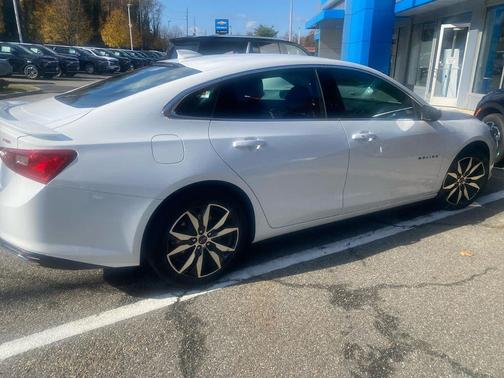 2022 Chevrolet Malibu FWD RS