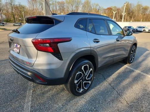 Sterling Gray Metallic 2024 Chevrolet Trax FWD 2RS
