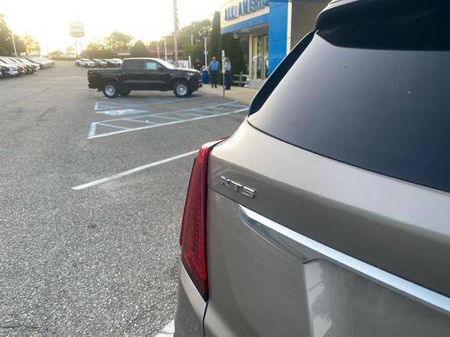2022 Cadillac XT5 Premium Luxury