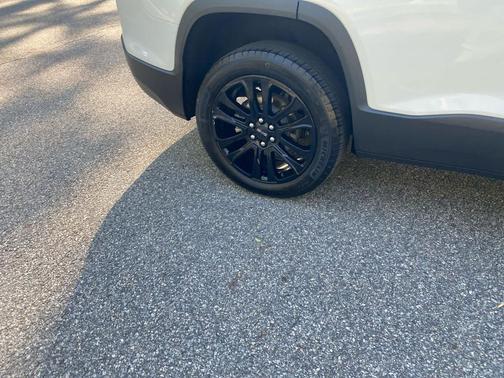 Summit White 2023 GMC Acadia AWD SLT