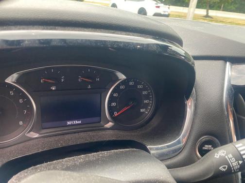 Summit White 2023 Chevrolet Traverse RS