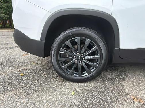Summit White 2023 Chevrolet Traverse RS