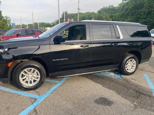 2023 Chevrolet Suburban LT