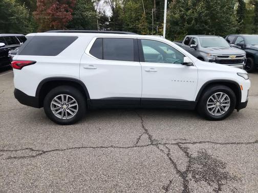 2022 Chevrolet Traverse LT Cloth