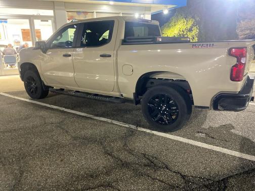 2023 Chevrolet Silverado 1500 Custom Trail Boss