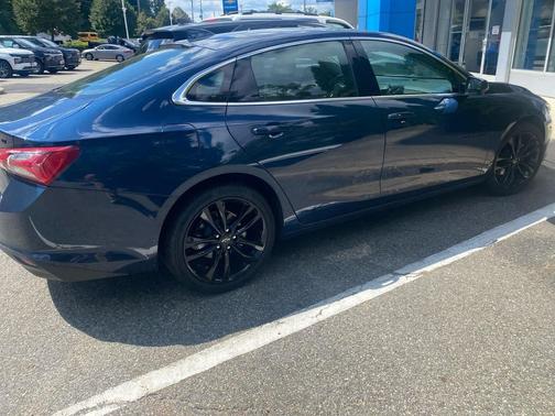 2022 Chevrolet Malibu FWD LT
