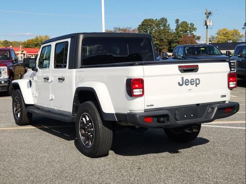 2022 Jeep Gladiator Overland