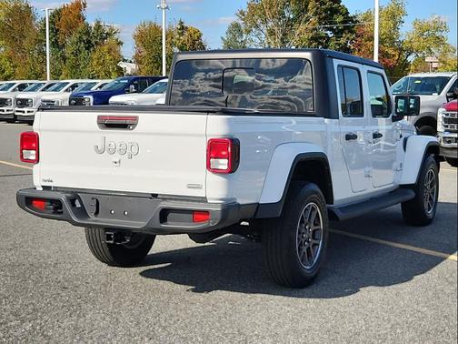 2022 Jeep Gladiator Overland