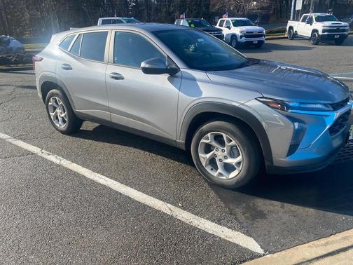 2025 Chevrolet Trax LS
