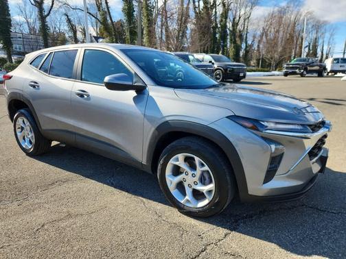 2025 Chevrolet Trax LS