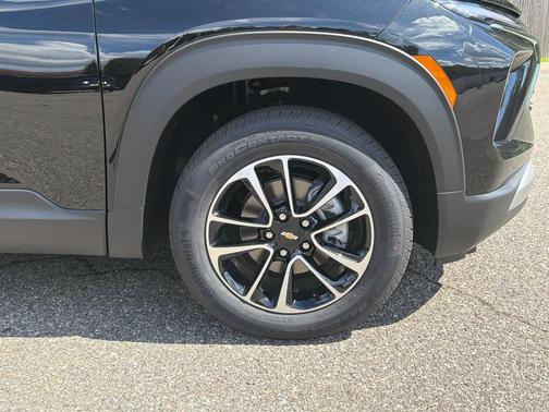 Mosaic Black Metallic 2026 Chevrolet Trailblazer LT