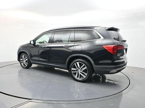 Crystal Black Pearl 2017 Honda Pilot Touring
