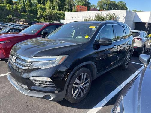 Crystal Black Pearl 2017 Honda Pilot Touring