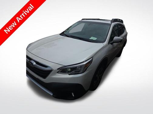Crystal White Pearl 2022 Subaru Outback Limited XT