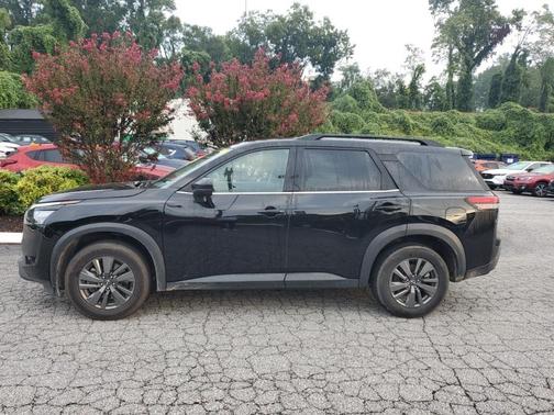2024 Nissan Pathfinder SV
