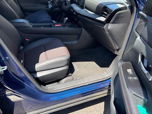 Deep Blue Pearl 2026 Nissan Kicks SR