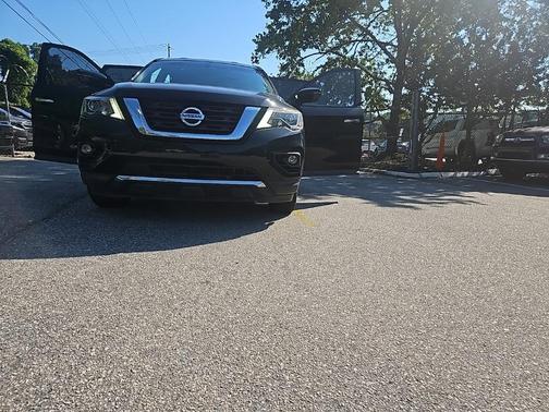 2019 Nissan Pathfinder SL