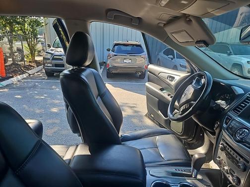 2019 Nissan Pathfinder SL