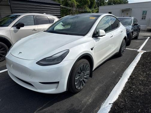 Pearl White Multi 2023 Tesla Model Y Long Range