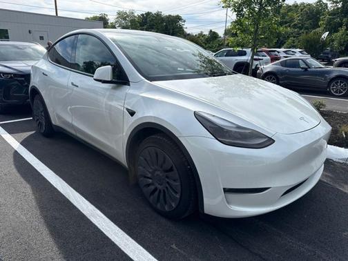 Pearl White Multi 2023 Tesla Model Y Long Range