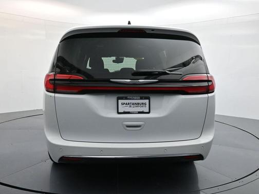 2024 Chrysler Pacifica Touring