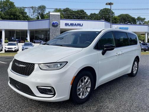 2024 Chrysler Pacifica Touring