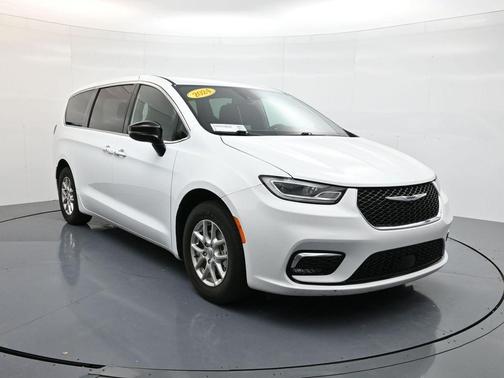 2024 Chrysler Pacifica Touring