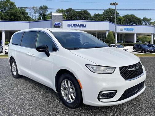2024 Chrysler Pacifica Touring
