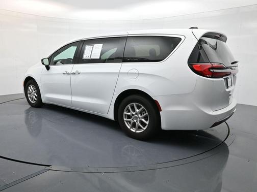 2024 Chrysler Pacifica Touring