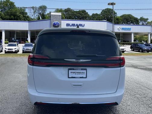 2024 Chrysler Pacifica Touring