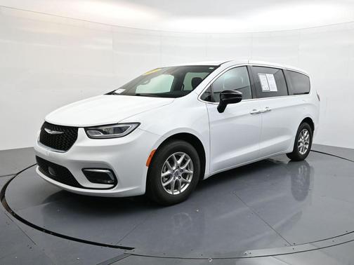 2024 Chrysler Pacifica Touring