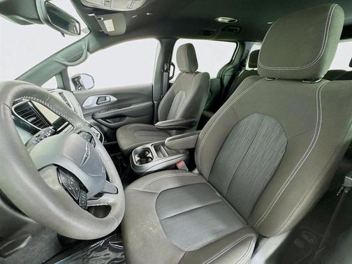 2024 Chrysler Pacifica Touring