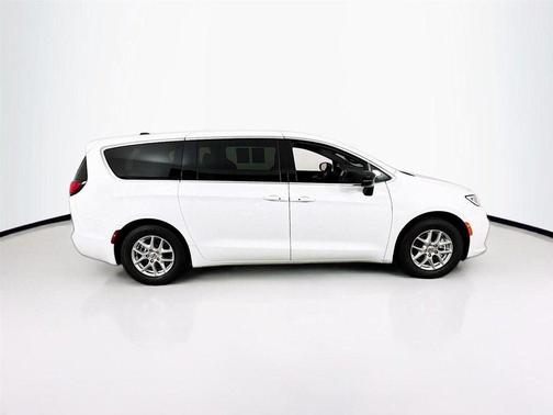 2024 Chrysler Pacifica Touring