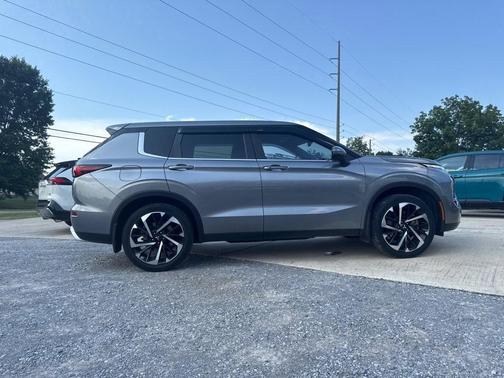 2022 Mitsubishi Outlander SE