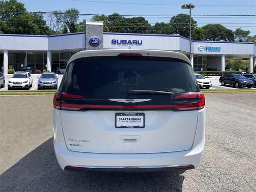 2022 Chrysler Pacifica Touring-L