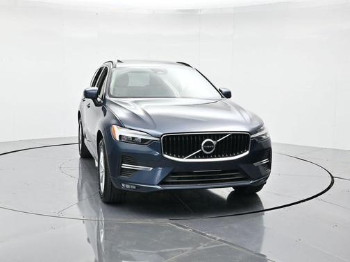 2022 Volvo XC60 B5 Momentum