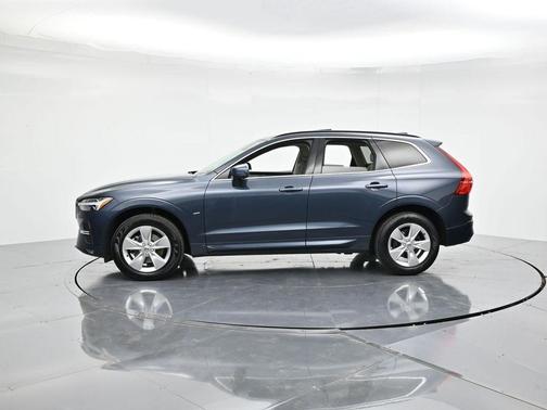 2022 Volvo XC60 B5 Momentum