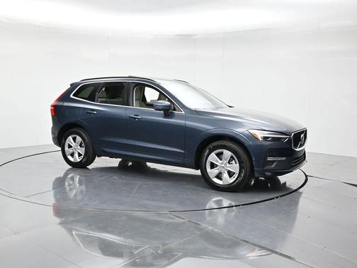2022 Volvo XC60 B5 Momentum