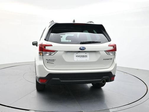 Crystal White Pearl 2024 Subaru Forester Limited