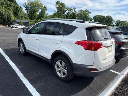 Super White 2013 Toyota RAV4 XLE