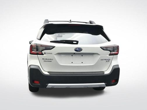 Crystal White Pearl 2024 Subaru Outback Limited XT